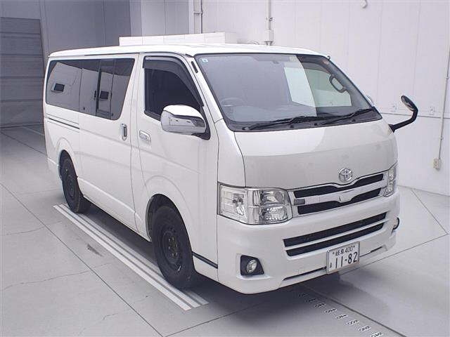 TOYOTA HIACE — фото