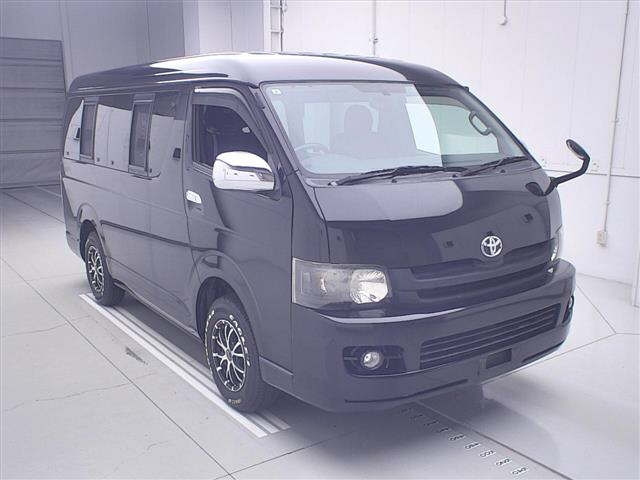 TOYOTA HIACE — фото