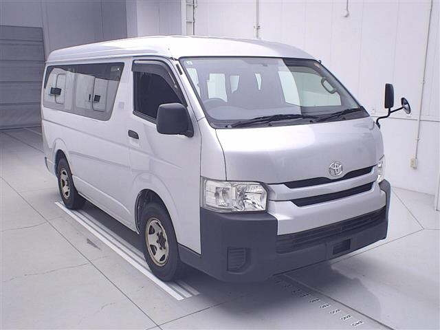 TOYOTA HIACE — фото