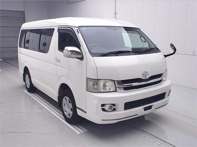 TOYOTA HIACE — фото