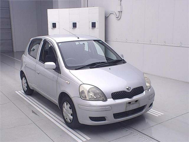 TOYOTA VITZ — фото