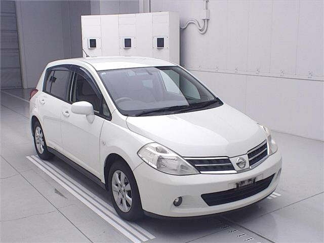 NISSAN TIIDA — фото