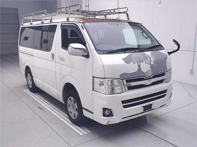 TOYOTA HIACE VAN