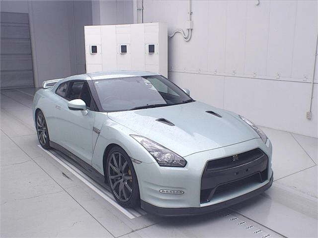 NISSAN GT R — фото