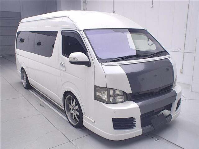 TOYOTA HIACE — фото