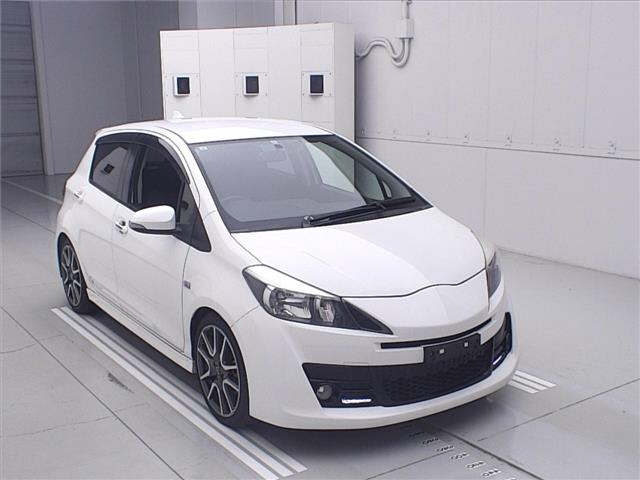 TOYOTA VITZ — фото