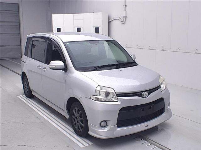 TOYOTA SIENTA — фото
