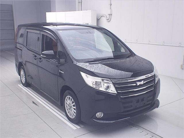 TOYOTA NOAH — фото