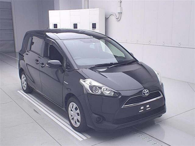 TOYOTA SIENTA — фото