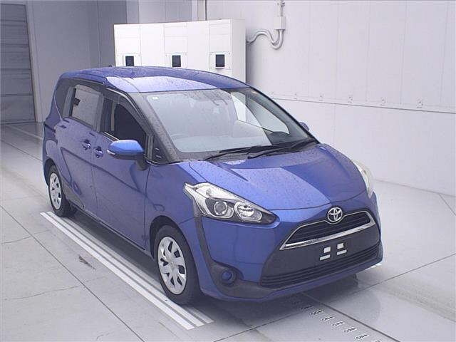TOYOTA SIENTA — фото