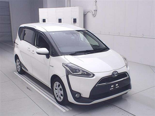 TOYOTA SIENTA — фото