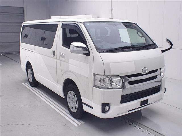 TOYOTA HIACE — фото