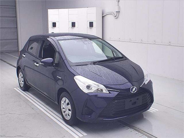 TOYOTA VITZ — фото