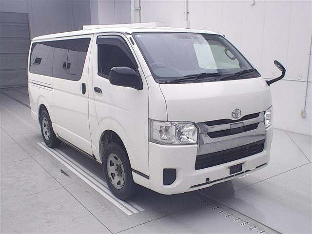TOYOTA HIACE VAN