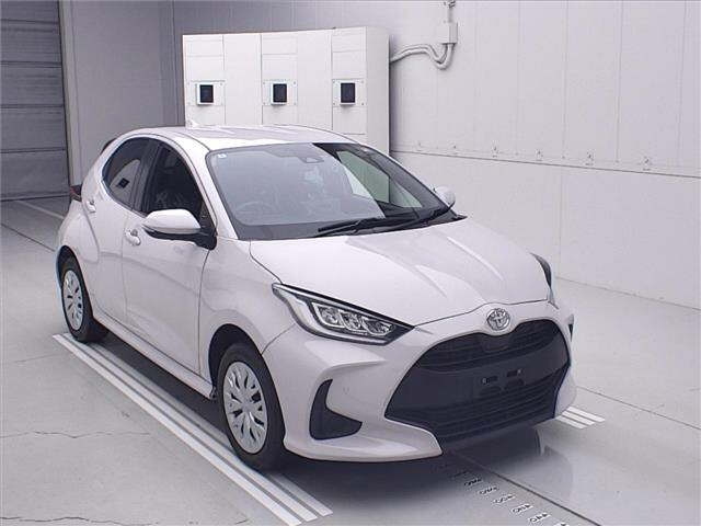 TOYOTA YARIS — фото