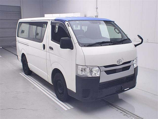 TOYOTA HIACE — фото