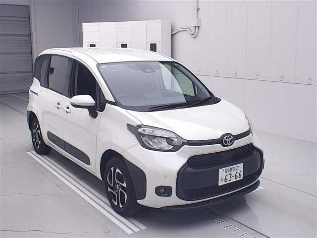 TOYOTA SIENTA — фото