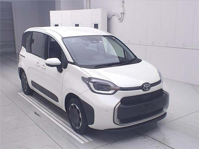 TOYOTA SIENTA — фото