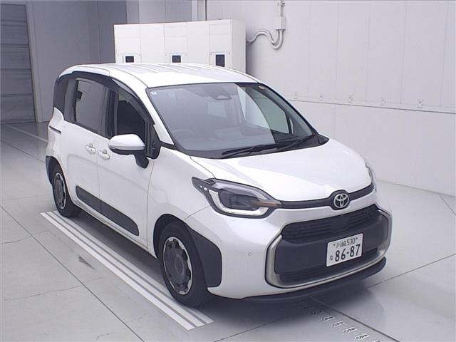 TOYOTA SIENTA — фото