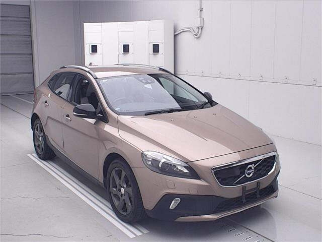 VOLVO V40