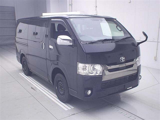 TOYOTA HIACE — фото
