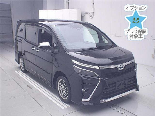 TOYOTA VOXY — фото