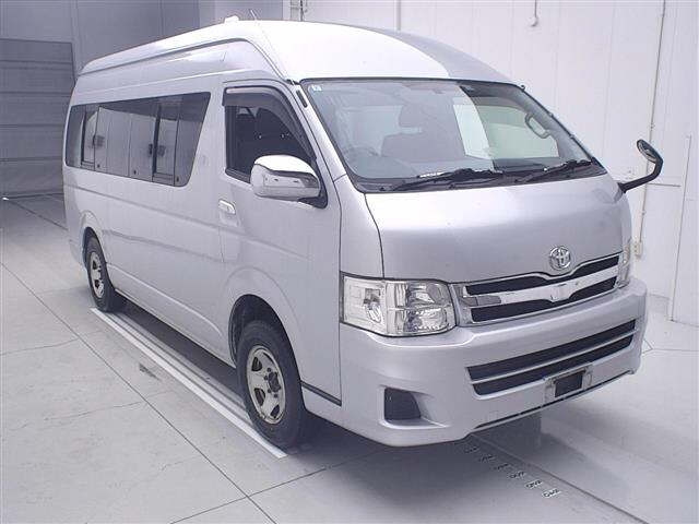 TOYOTA HIACE — фото