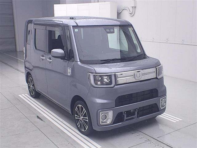 DAIHATSU WAKE — фото
