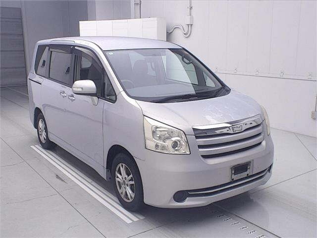 TOYOTA NOAH — фото