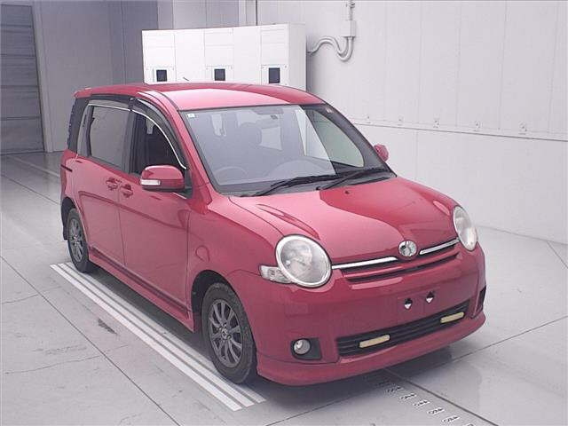 TOYOTA SIENTA — фото