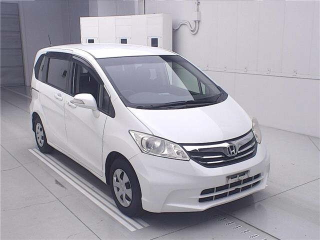 HONDA FREED — фото