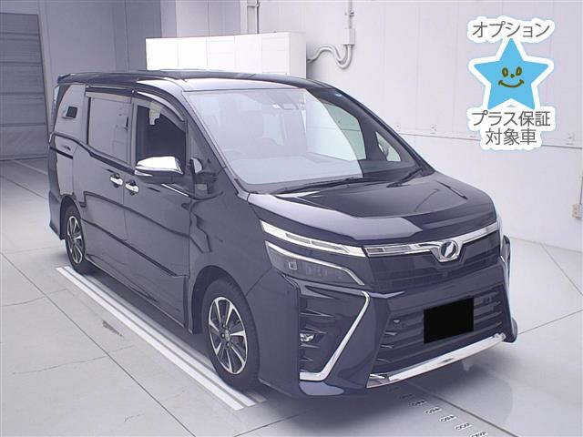 TOYOTA VOXY — фото