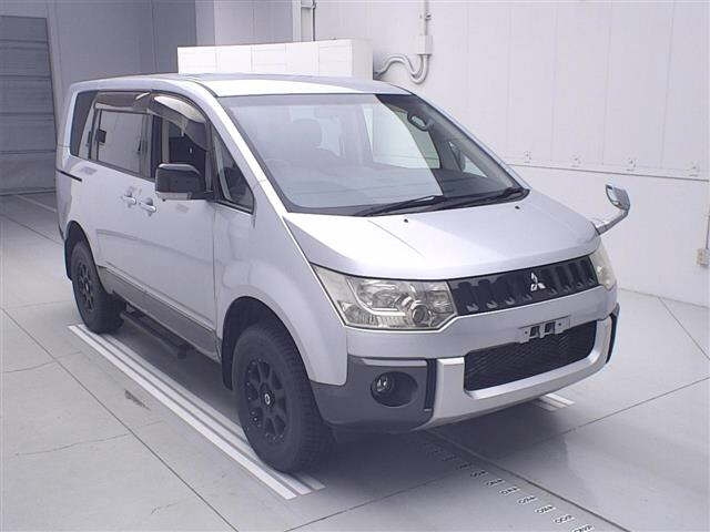 MITSUBISHI DELICA — фото