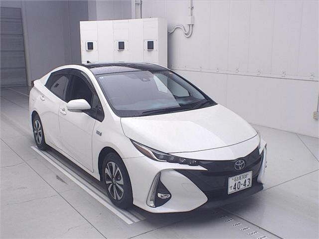 TOYOTA PRIUS — фото