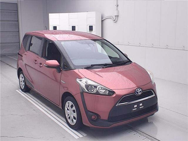 TOYOTA SIENTA — фото