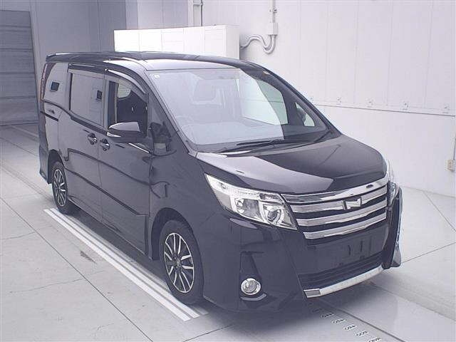 TOYOTA NOAH — фото