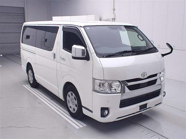 TOYOTA HIACE — фото
