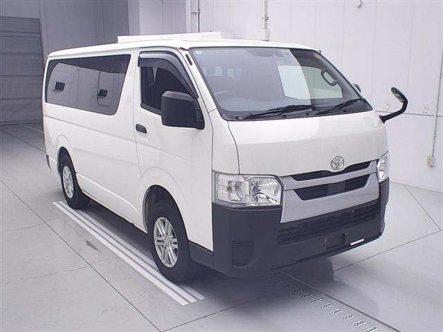 TOYOTA HIACE — фото