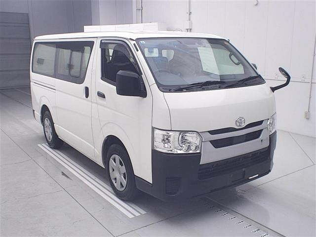 TOYOTA HIACE — фото