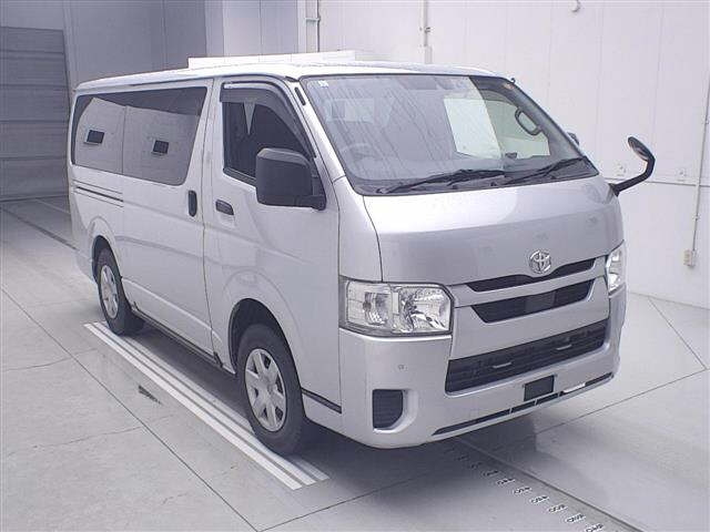 TOYOTA HIACE — фото