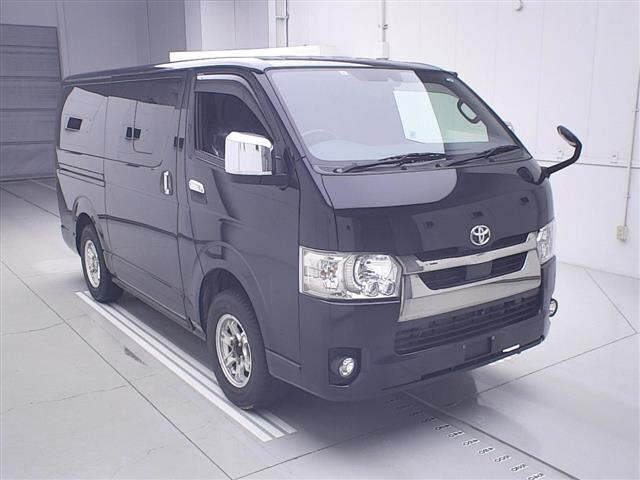 TOYOTA HIACE — фото