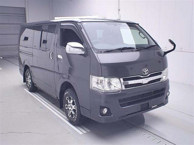 TOYOTA HIACE — фото