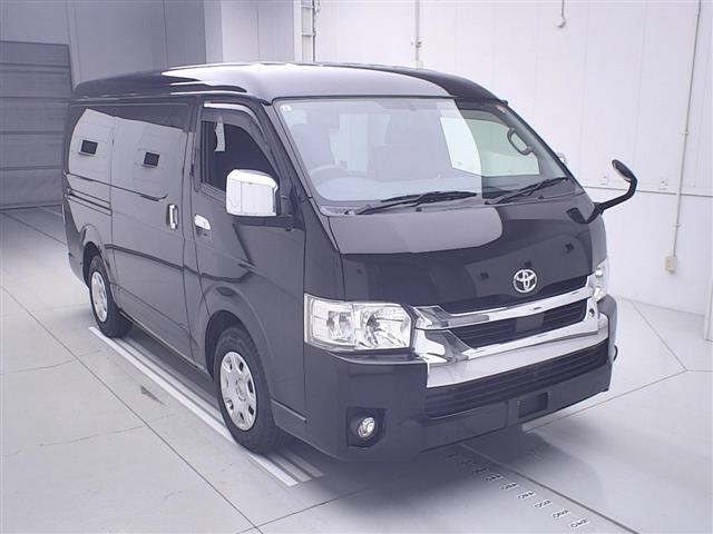 TOYOTA HIACE — фото