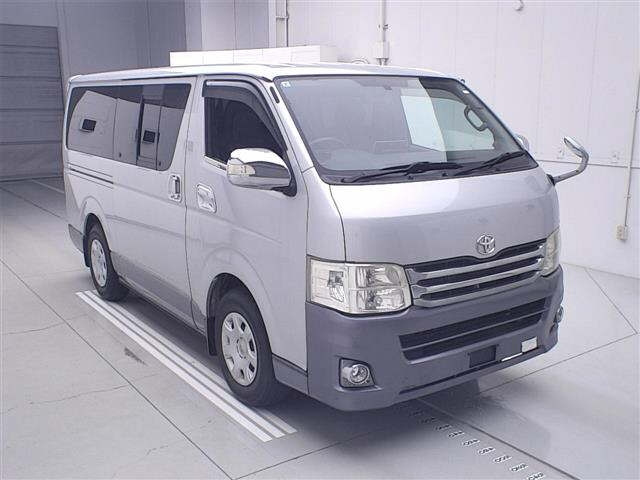 TOYOTA HIACE — фото