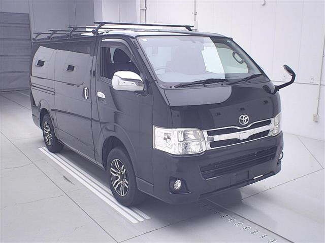 TOYOTA HIACE — фото