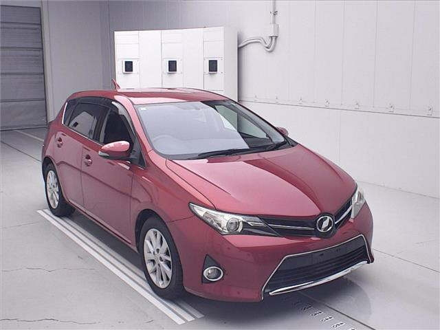 TOYOTA AURIS — фото