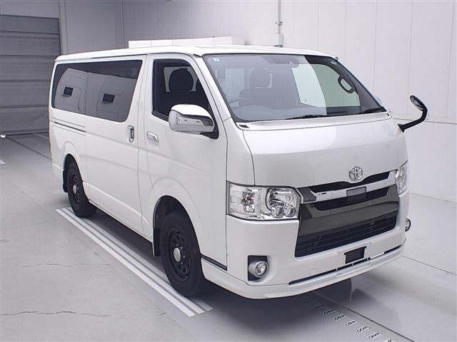 TOYOTA HIACE — фото