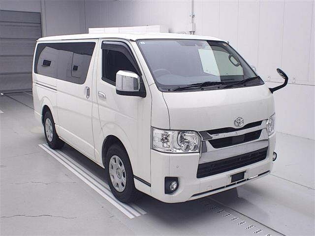 TOYOTA HIACE — фото