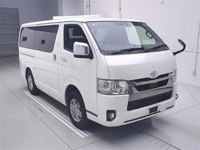 TOYOTA HIACE — фото