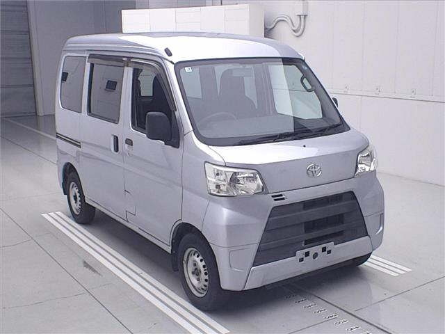 TOYOTA PIXIS — фото